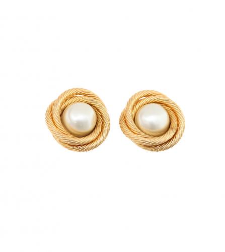 chanel pearl earrings vintage clip