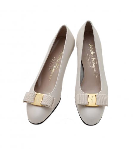 FERRAGAMO BEIGE VARA SHOES