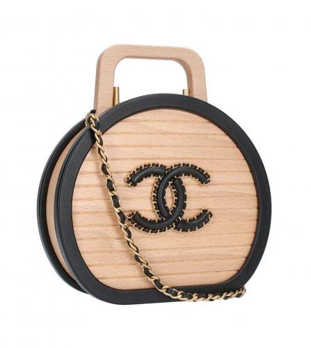 Sold at Auction: CHANEL shoulder bag '19', coll.: 2021.