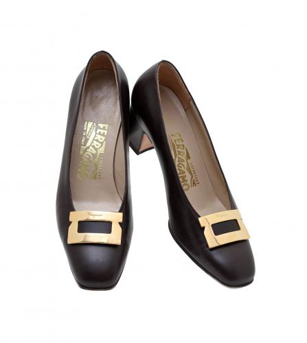 FERRAGAMO BROWN PUMPS