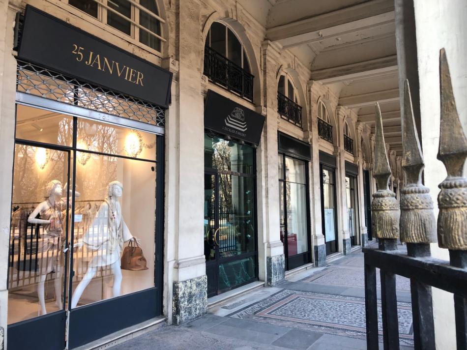 VINTAGE PARIS SELECT SHOP AT 25JANVIER PALAIS ROYAL