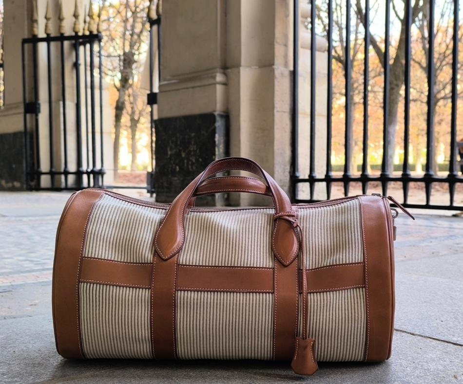 Discover the Timeless Elegance of the Hermès Boston Bag at Vintage Paris