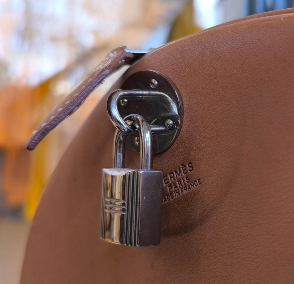 A Parisian Haven for Vintage Luxury