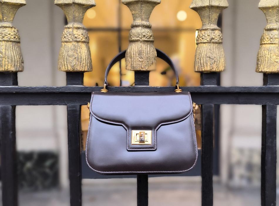 The Elegance of a Vintage Gucci Bag at Vintage Paris