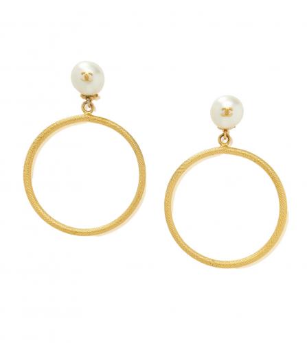 CHANEL GOLD METAL IMITATION PEARL HOOP EARRINGS